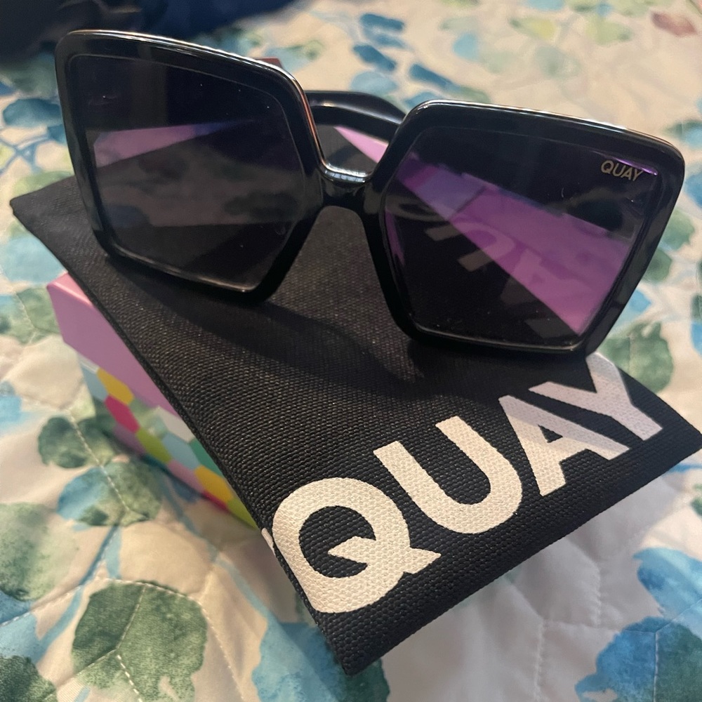 Black QUAY sunglasses